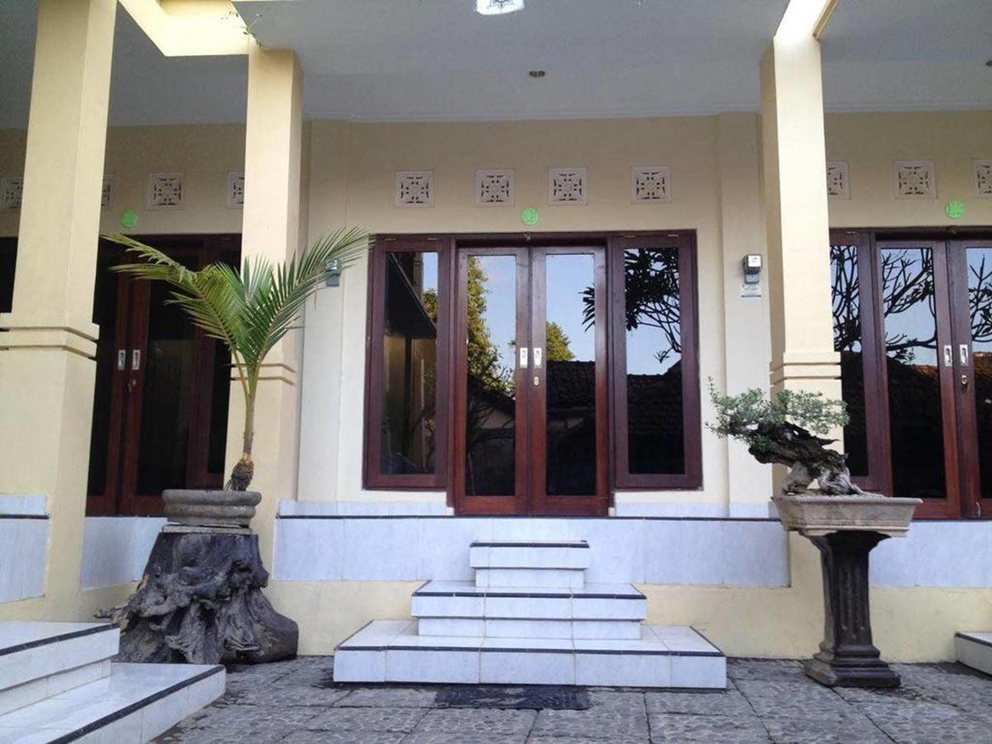 קוטה לומבוק Sari Buana Bed & Breakfast מראה חיצוני תמונה