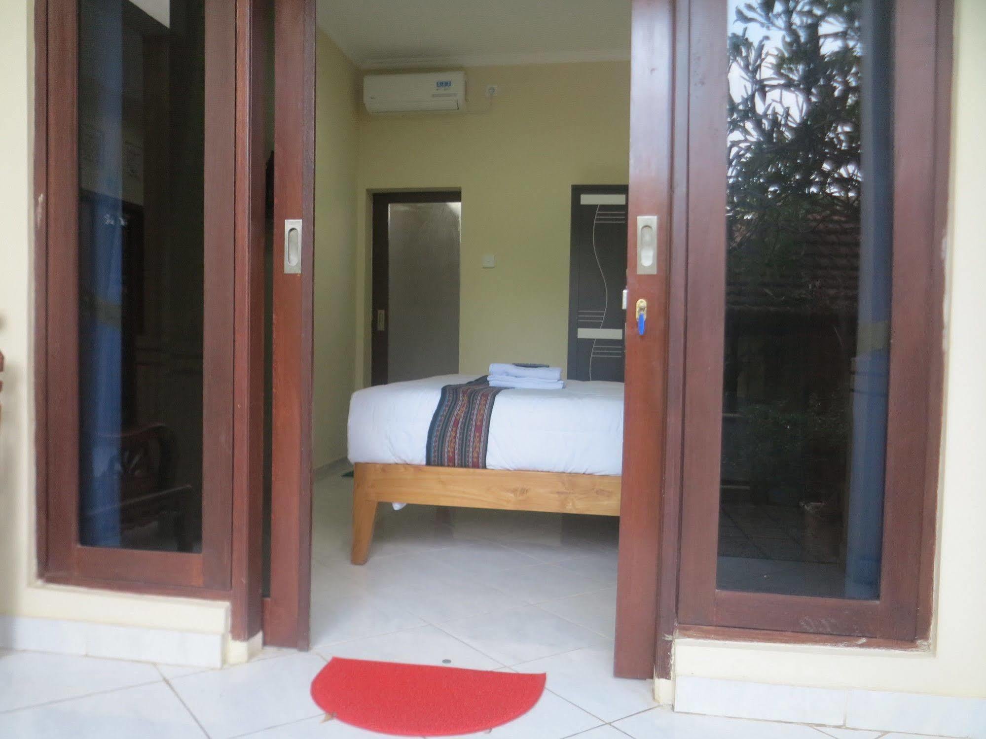 קוטה לומבוק Sari Buana Bed & Breakfast מראה חיצוני תמונה